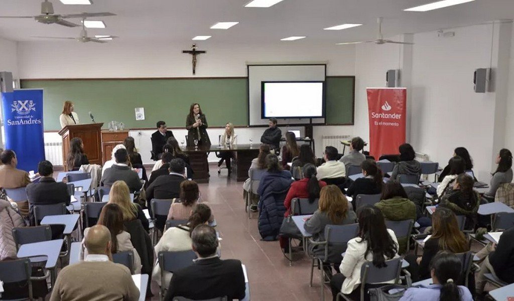 Capacitan a directores de instituciones privadas de Salta sobre liderazgo