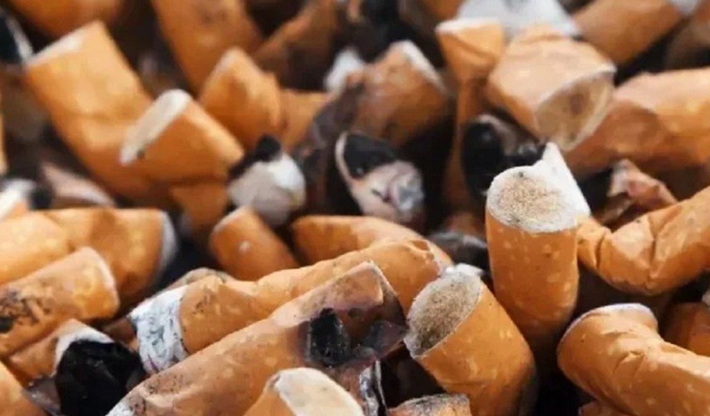 España buscará prohibir fumar en playas
